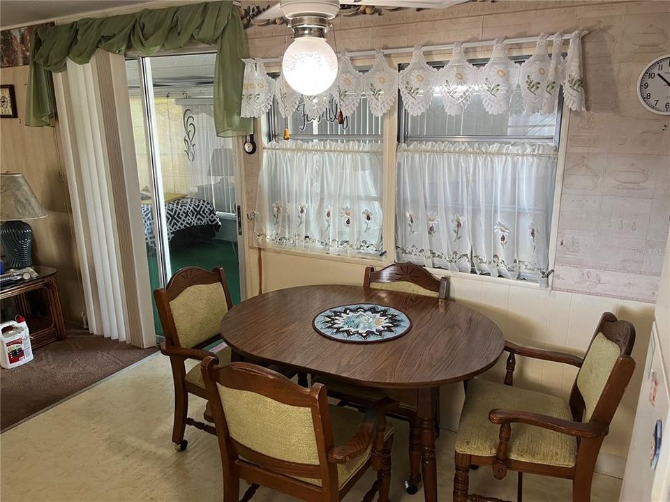 待售: $85,000 (2 贝兹, 2 浴室, 720 平方英尺)