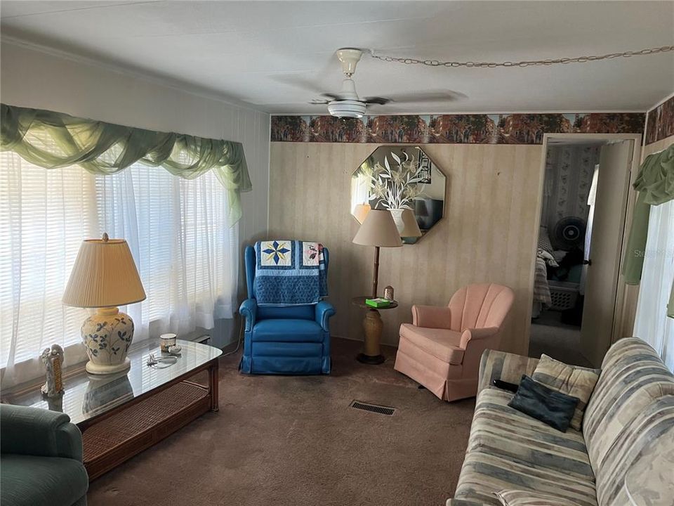 待售: $85,000 (2 贝兹, 2 浴室, 720 平方英尺)