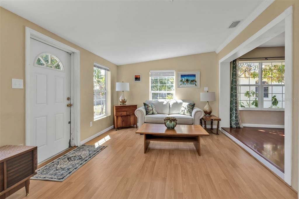 For Sale: $155,500 (3 beds, 2 baths, 1644 Square Feet)