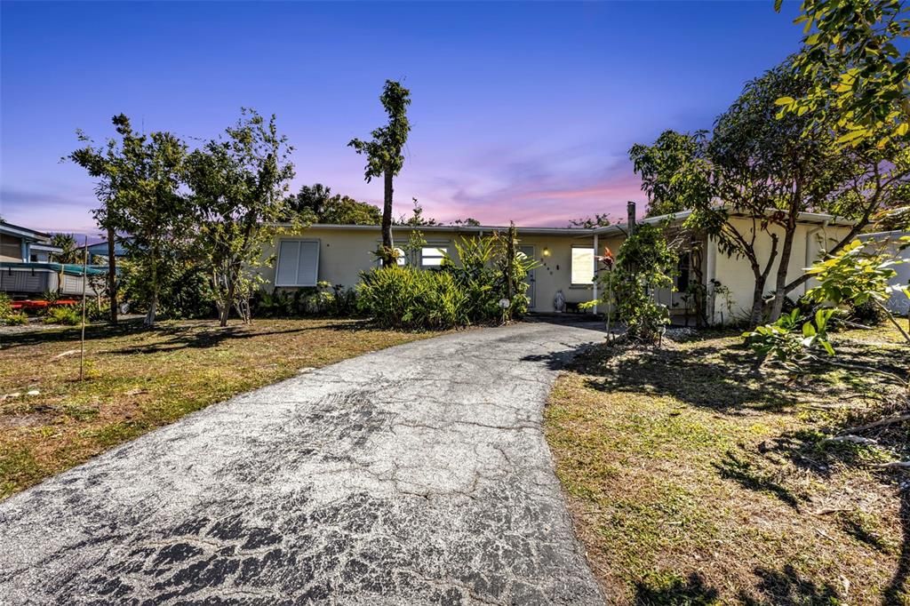 For Sale: $155,500 (3 beds, 2 baths, 1644 Square Feet)