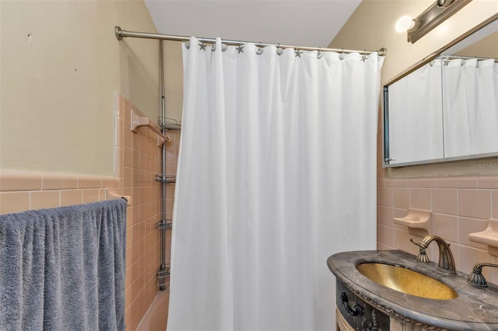 For Sale: $155,500 (3 beds, 2 baths, 1644 Square Feet)