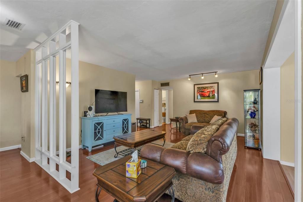 For Sale: $155,500 (3 beds, 2 baths, 1644 Square Feet)