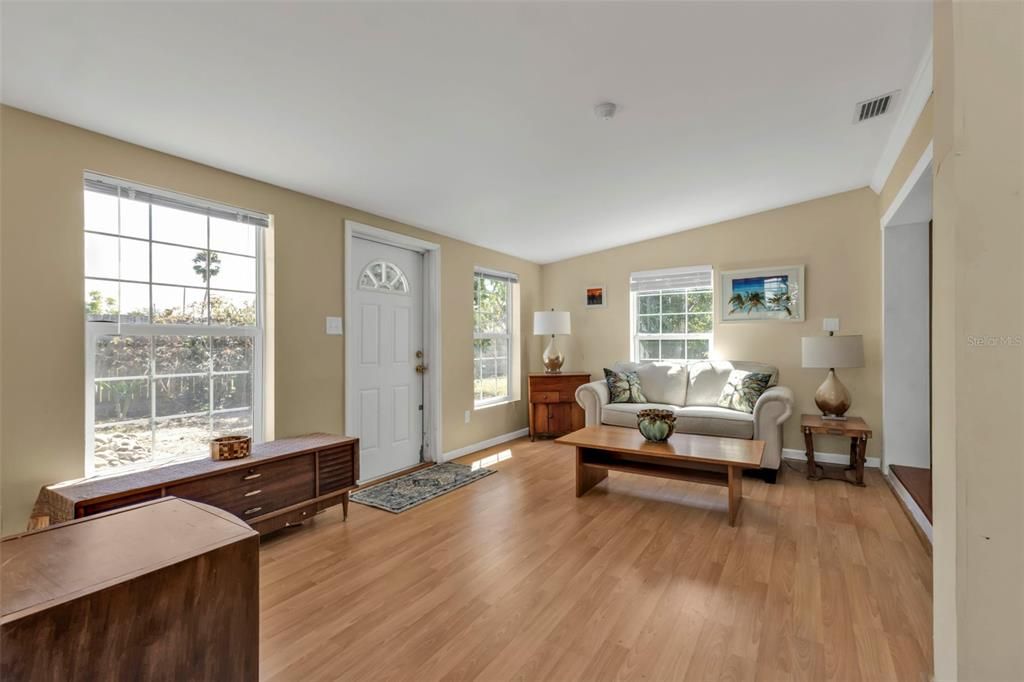 For Sale: $155,500 (3 beds, 2 baths, 1644 Square Feet)