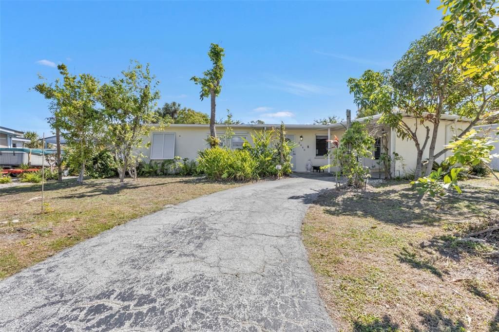 For Sale: $155,500 (3 beds, 2 baths, 1644 Square Feet)