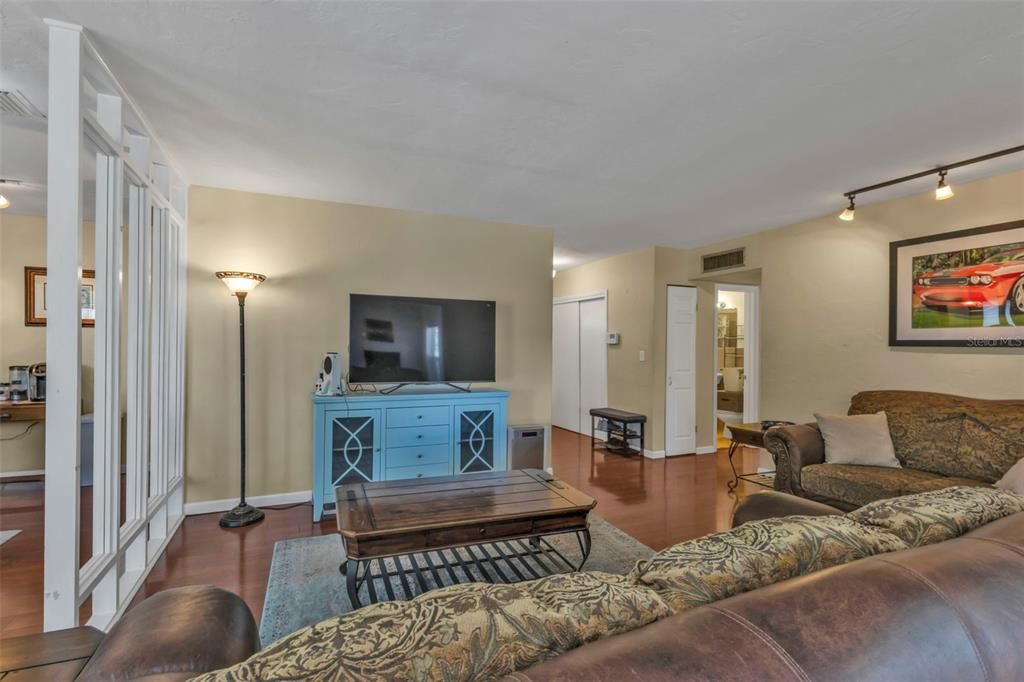 For Sale: $155,500 (3 beds, 2 baths, 1644 Square Feet)