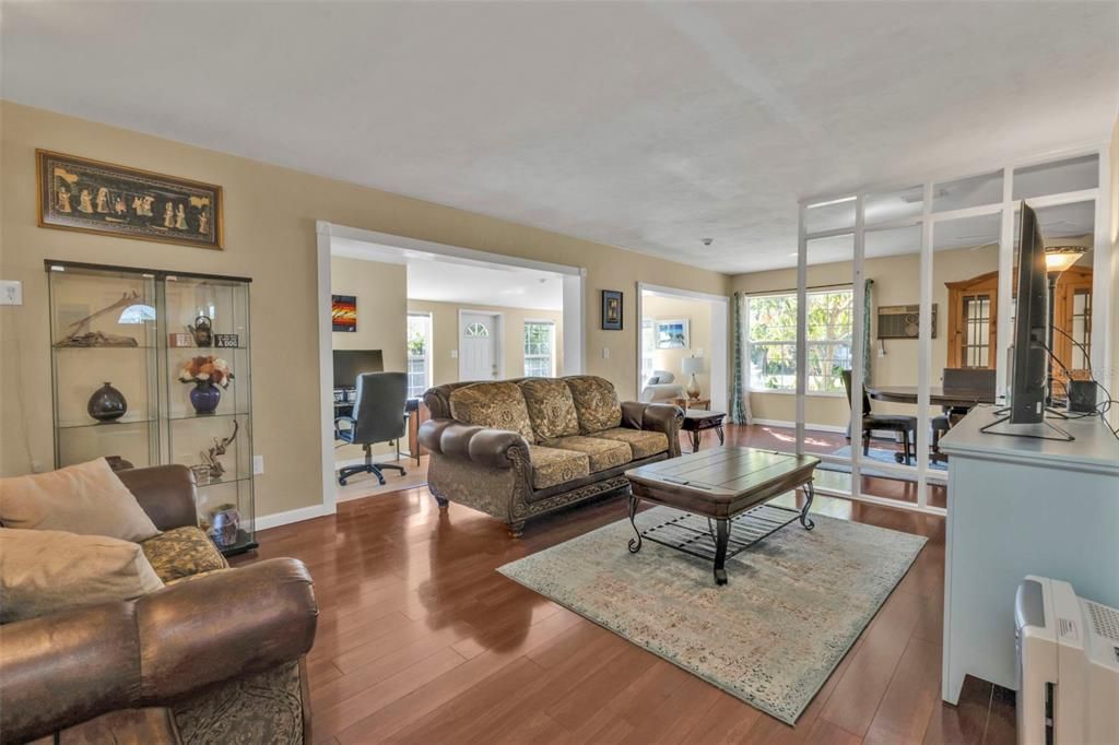 For Sale: $155,500 (3 beds, 2 baths, 1644 Square Feet)