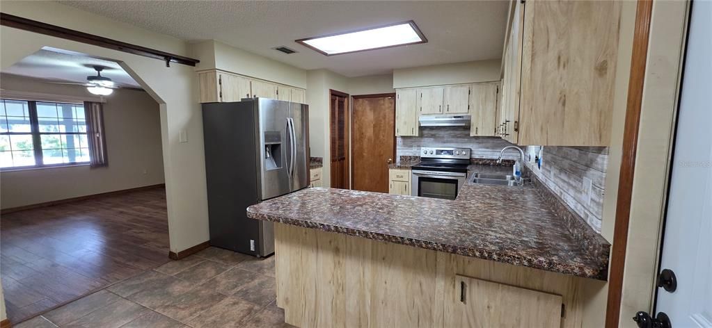 For Sale: $270,000 (3 beds, 2 baths, 1512 Square Feet)