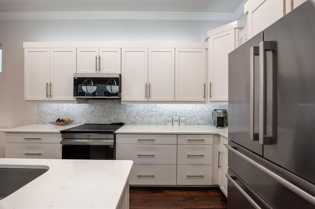 Active With Contract: $389,900 (3 beds, 2 baths, 1730 Square Feet)