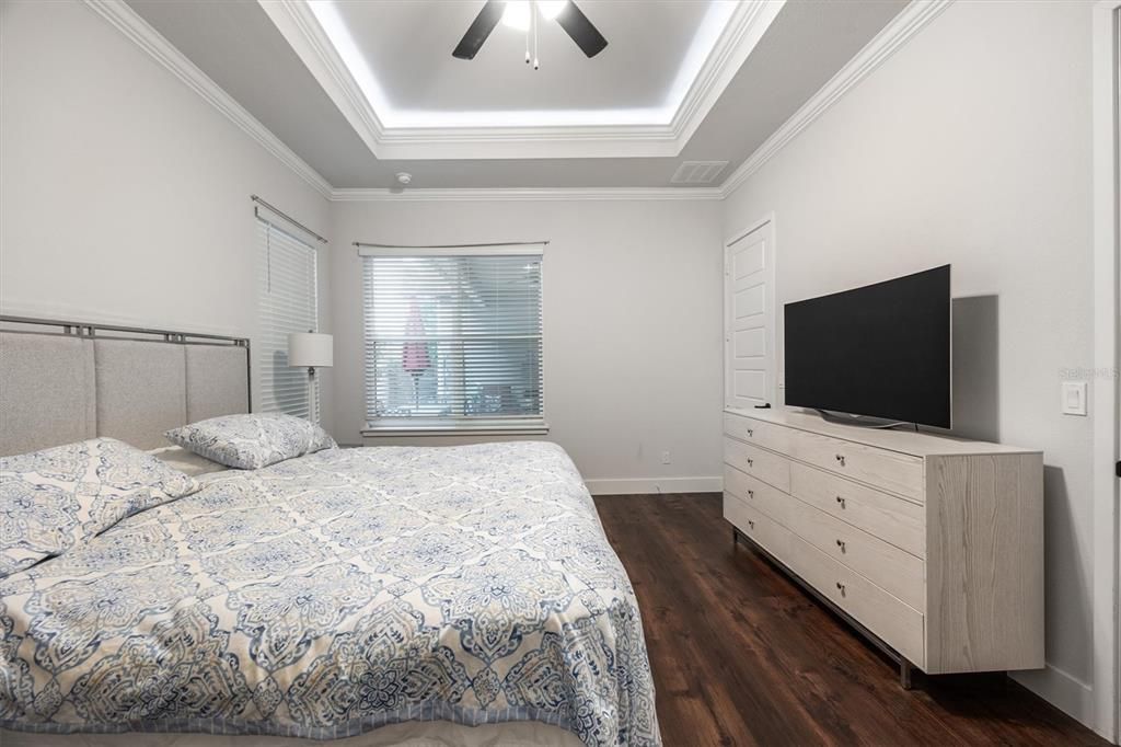 Active With Contract: $389,900 (3 beds, 2 baths, 1730 Square Feet)