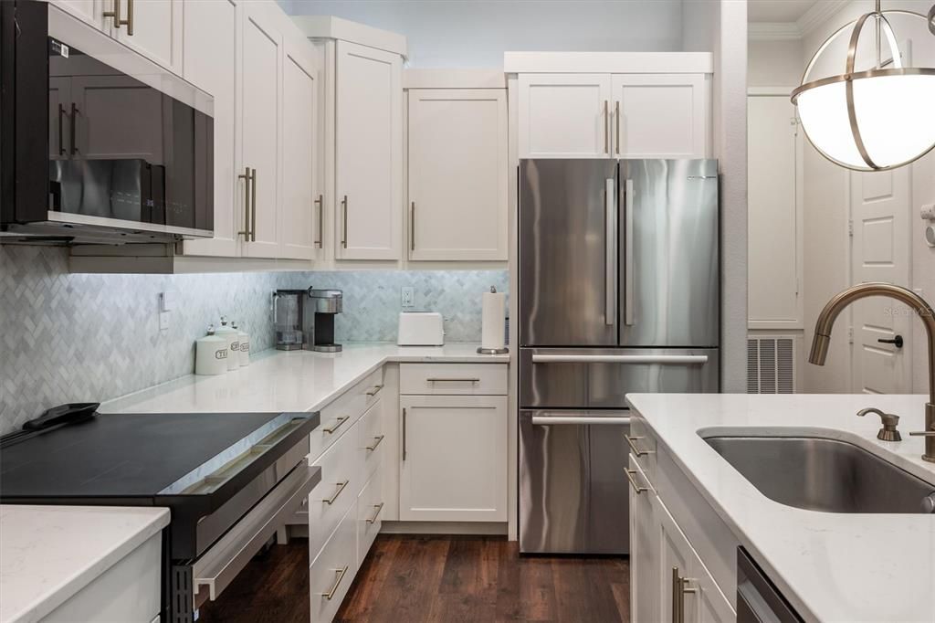 Active With Contract: $389,900 (3 beds, 2 baths, 1730 Square Feet)