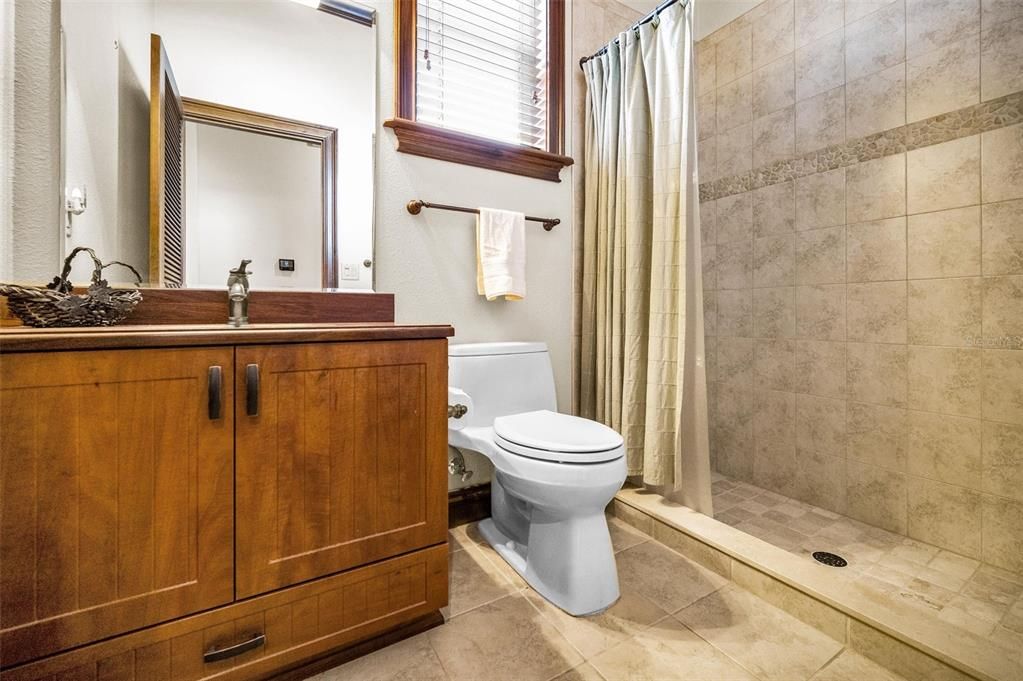 На продажу: $649,900 (2 спален, 2 ванн, 1680 Квадратных фут)