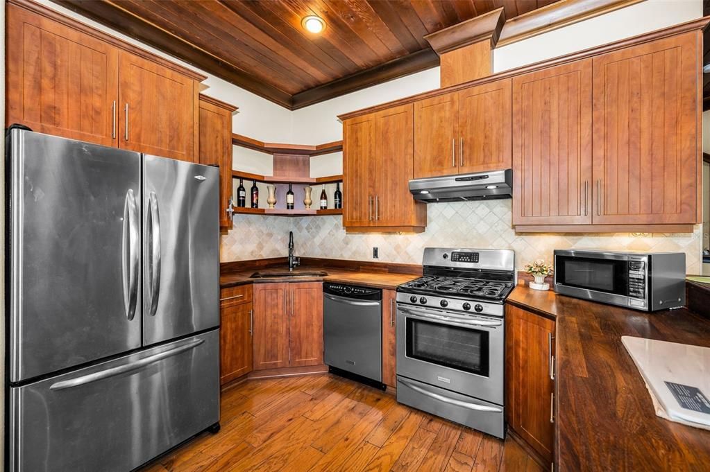 На продажу: $649,900 (2 спален, 2 ванн, 1680 Квадратных фут)