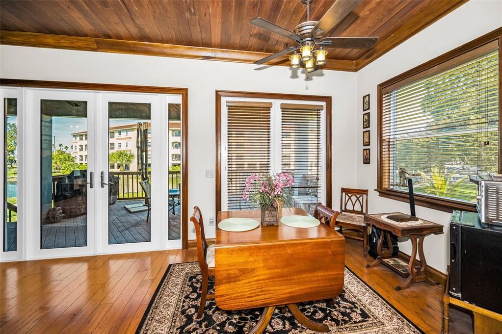 На продажу: $649,900 (2 спален, 2 ванн, 1680 Квадратных фут)