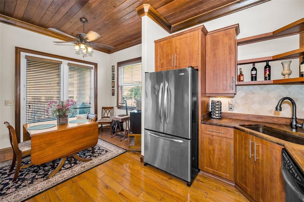 На продажу: $649,900 (2 спален, 2 ванн, 1680 Квадратных фут)