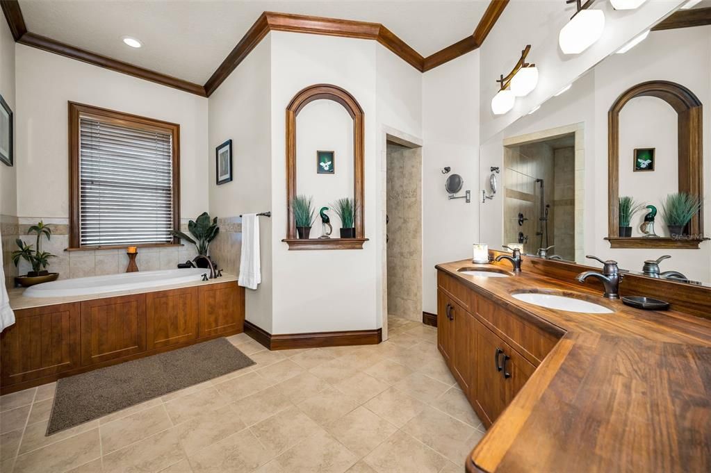 На продажу: $649,900 (2 спален, 2 ванн, 1680 Квадратных фут)