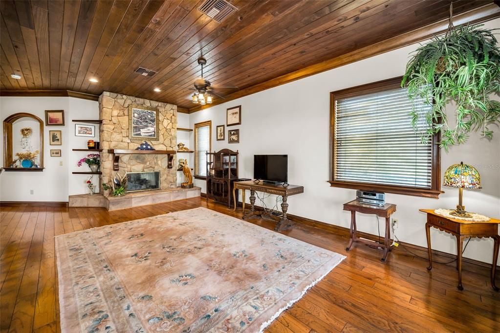 На продажу: $649,900 (2 спален, 2 ванн, 1680 Квадратных фут)