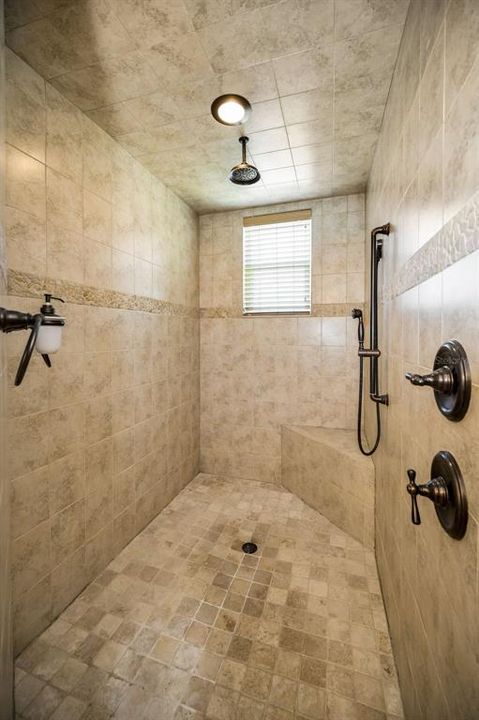 На продажу: $649,900 (2 спален, 2 ванн, 1680 Квадратных фут)