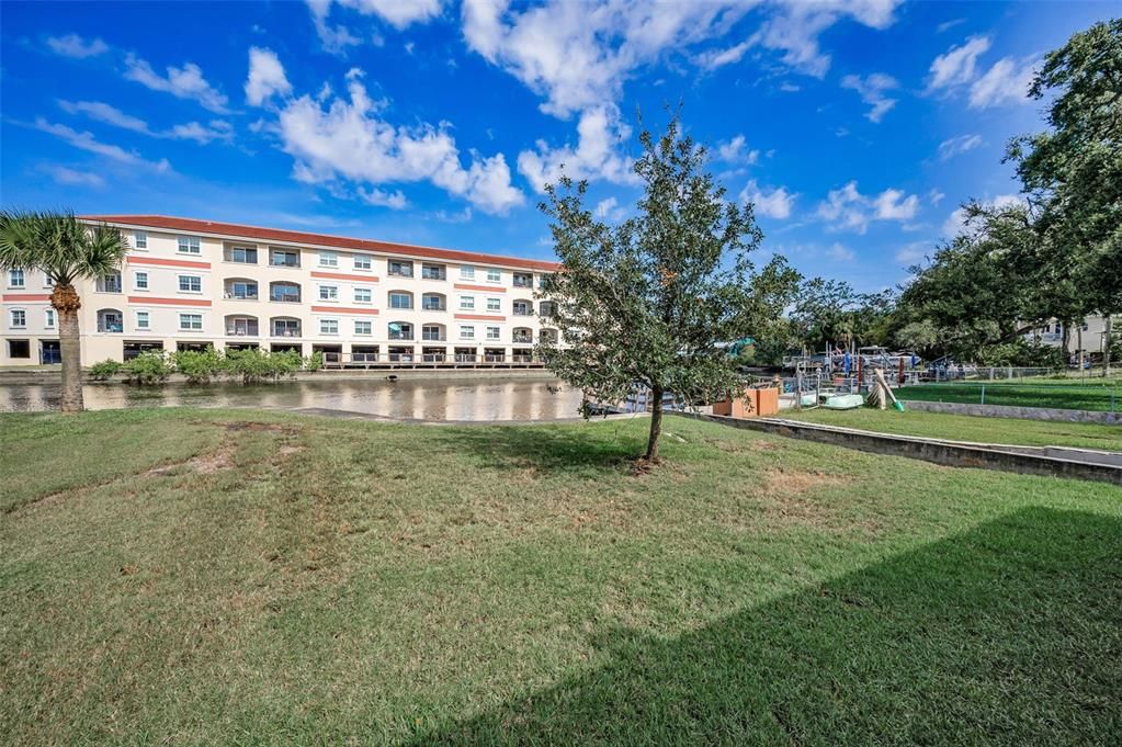 На продажу: $649,900 (2 спален, 2 ванн, 1680 Квадратных фут)