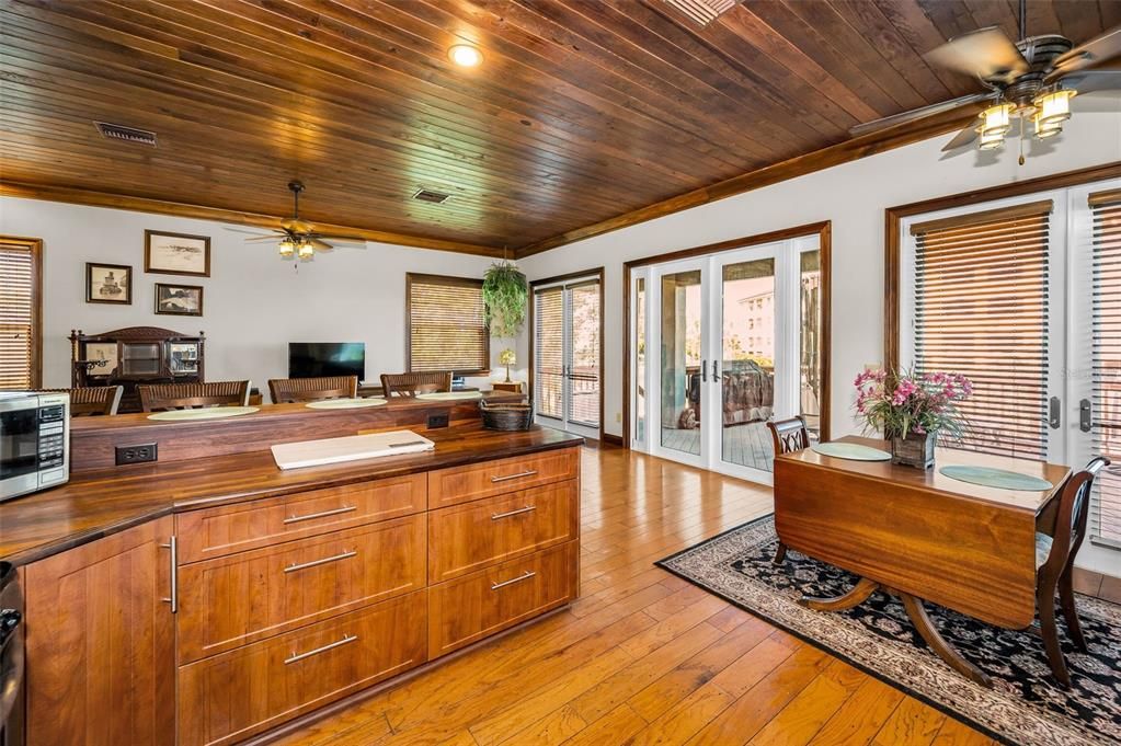 На продажу: $649,900 (2 спален, 2 ванн, 1680 Квадратных фут)