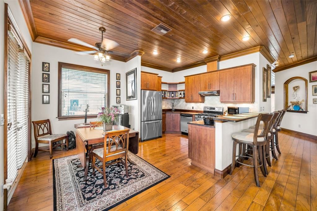 На продажу: $649,900 (2 спален, 2 ванн, 1680 Квадратных фут)