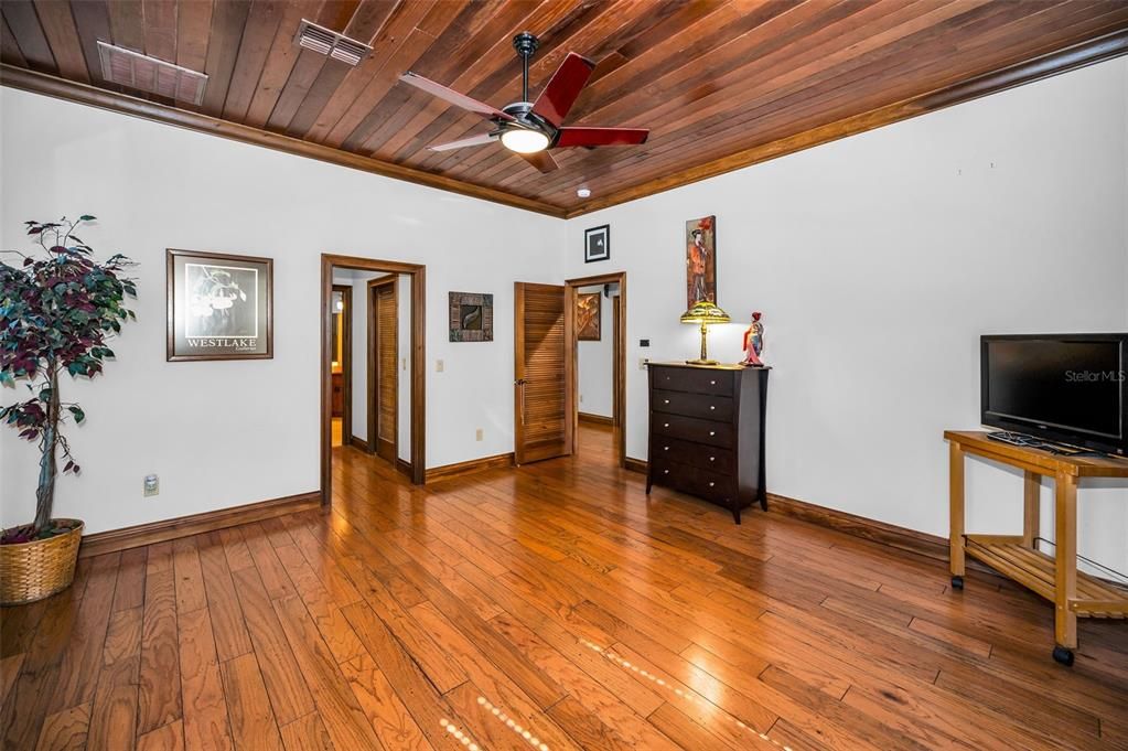 На продажу: $649,900 (2 спален, 2 ванн, 1680 Квадратных фут)