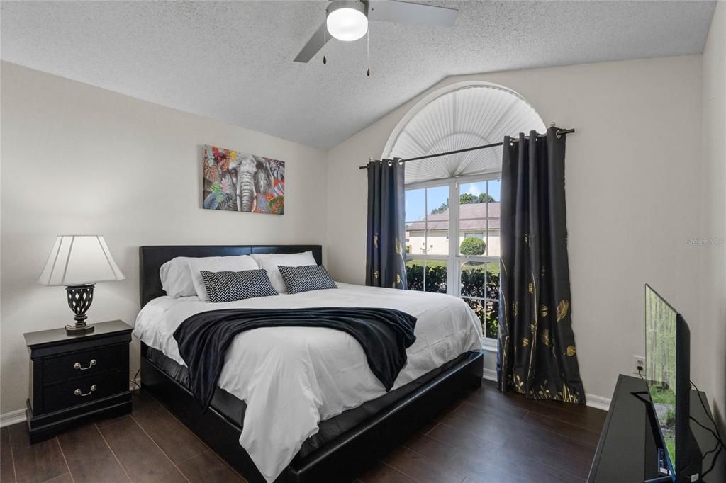 For Sale: $514,990 (5 beds, 4 baths, 2136 Square Feet)