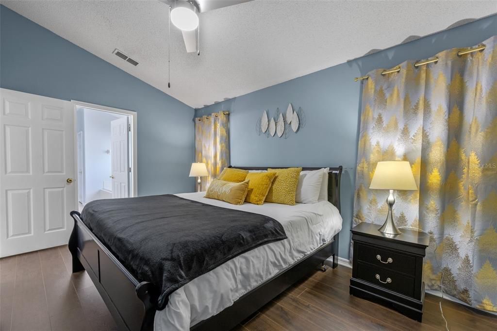 For Sale: $514,990 (5 beds, 4 baths, 2136 Square Feet)