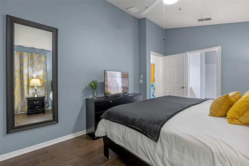 For Sale: $514,990 (5 beds, 4 baths, 2136 Square Feet)