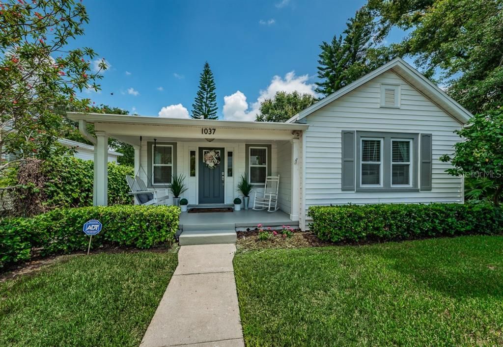 最近租的: $3,200 (3 贝兹, 2 浴室, 1297 平方英尺)