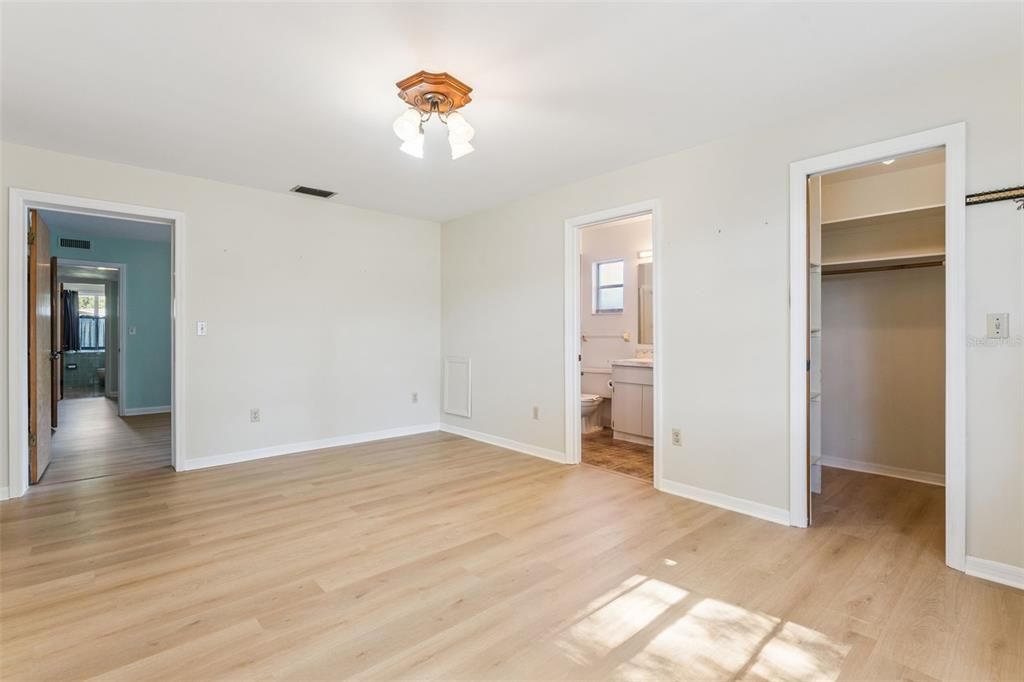 Active With Contract: $399,000 (3 beds, 3 baths, 1999 Square Feet)