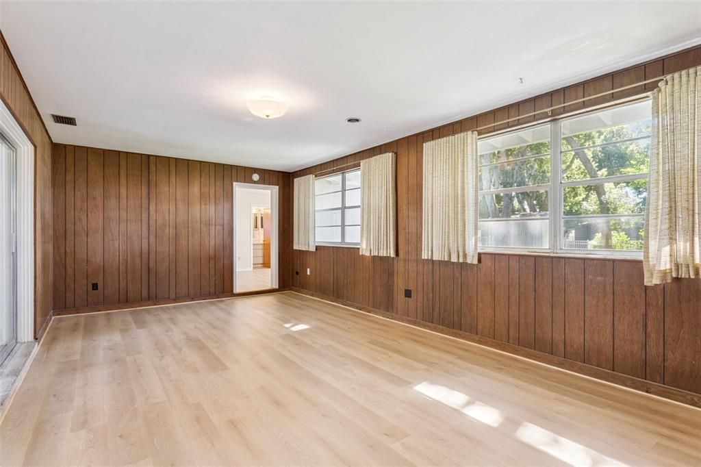 Active With Contract: $399,000 (3 beds, 3 baths, 1999 Square Feet)