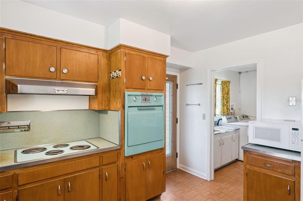 Active With Contract: $399,000 (3 beds, 3 baths, 1999 Square Feet)