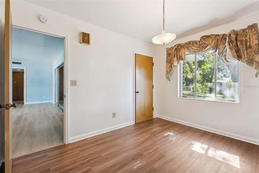 Active With Contract: $399,000 (3 beds, 3 baths, 1999 Square Feet)