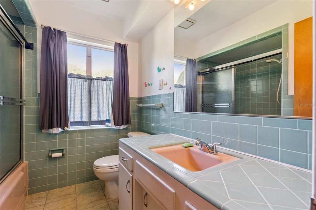 Active With Contract: $399,000 (3 beds, 3 baths, 1999 Square Feet)