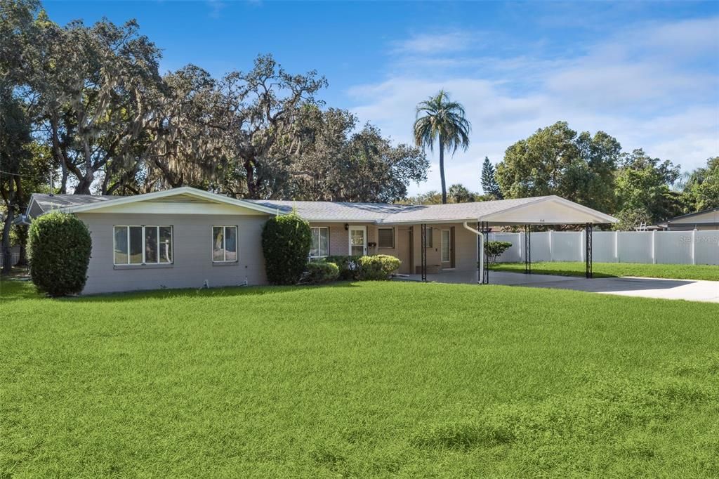 Active With Contract: $399,000 (3 beds, 3 baths, 1999 Square Feet)