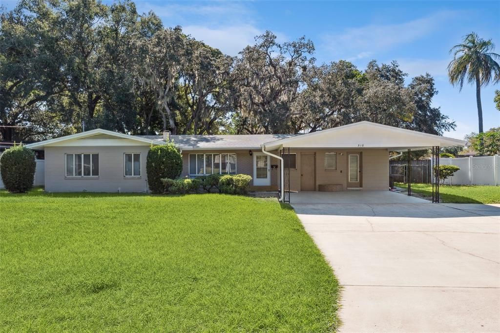 Active With Contract: $399,000 (3 beds, 3 baths, 1999 Square Feet)