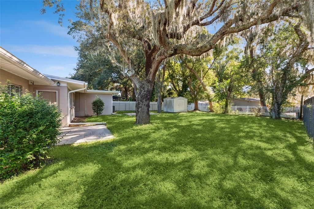 Active With Contract: $399,000 (3 beds, 3 baths, 1999 Square Feet)