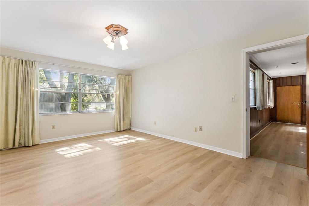 Active With Contract: $399,000 (3 beds, 3 baths, 1999 Square Feet)