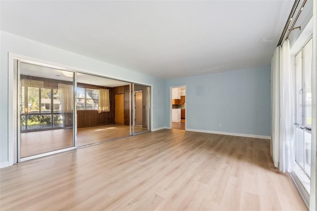 Active With Contract: $399,000 (3 beds, 3 baths, 1999 Square Feet)