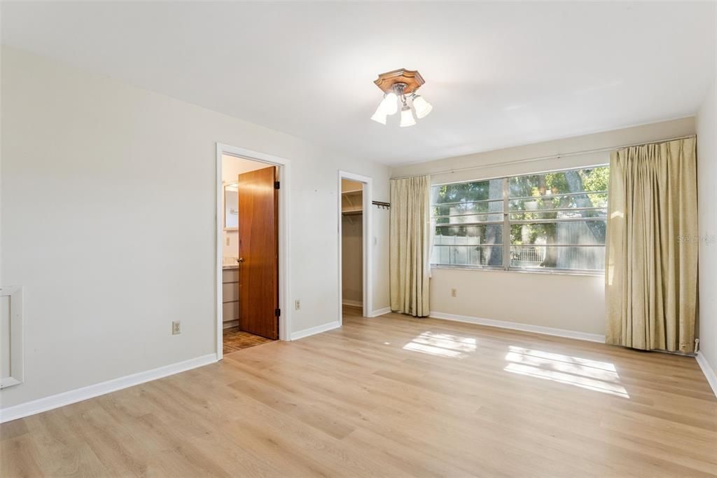 Active With Contract: $399,000 (3 beds, 3 baths, 1999 Square Feet)