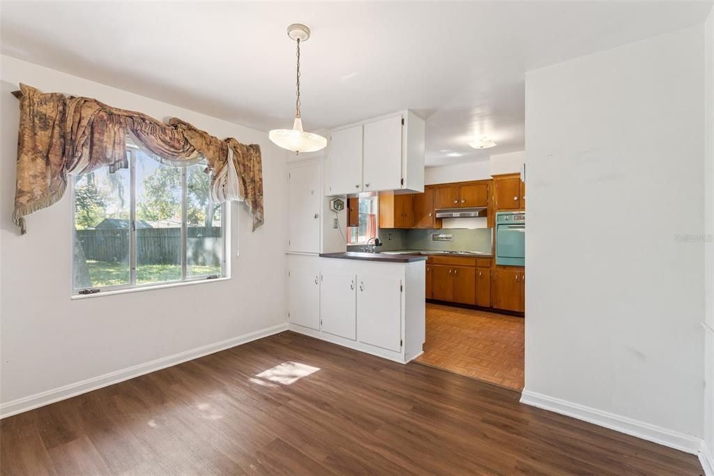 Active With Contract: $399,000 (3 beds, 3 baths, 1999 Square Feet)