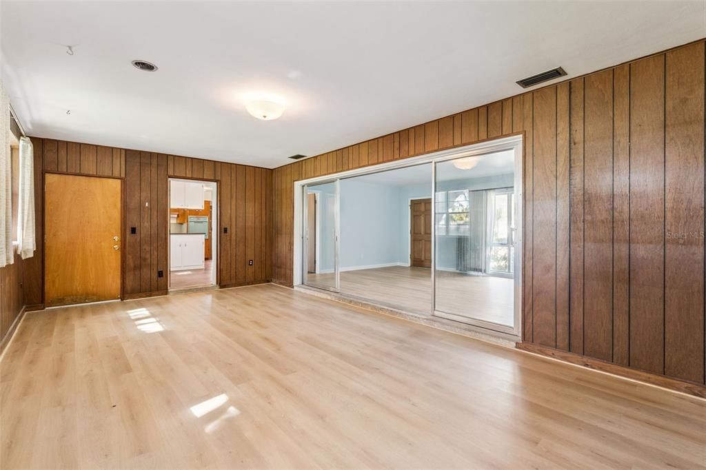 Active With Contract: $399,000 (3 beds, 3 baths, 1999 Square Feet)