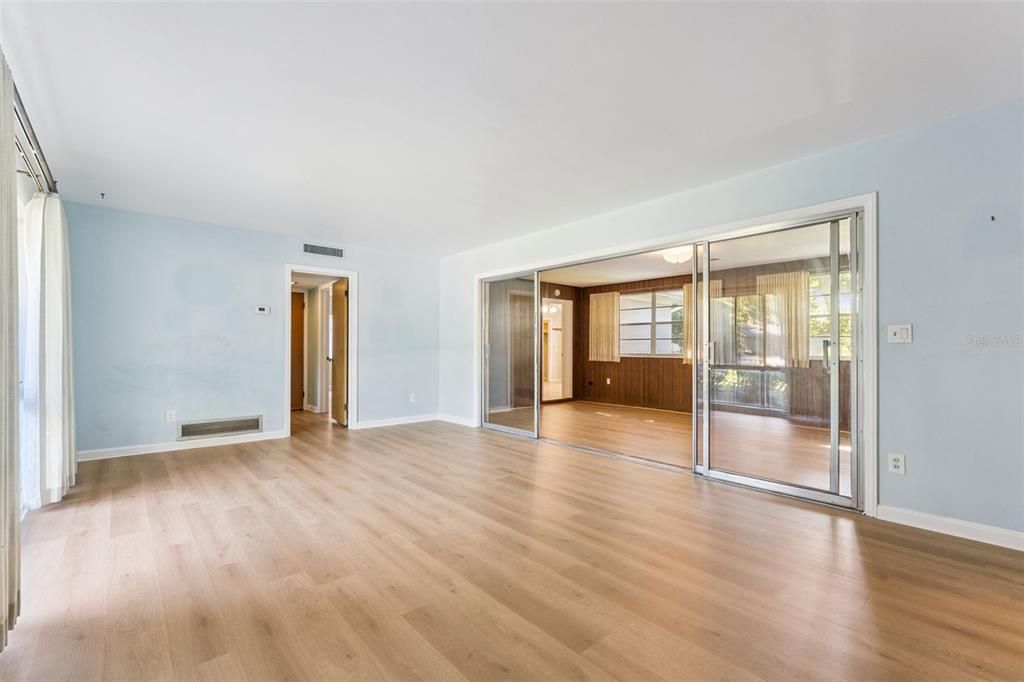 Active With Contract: $399,000 (3 beds, 3 baths, 1999 Square Feet)