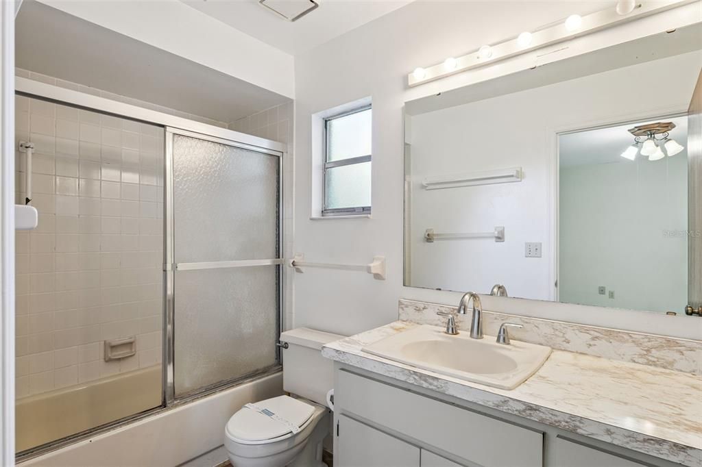 Active With Contract: $399,000 (3 beds, 3 baths, 1999 Square Feet)