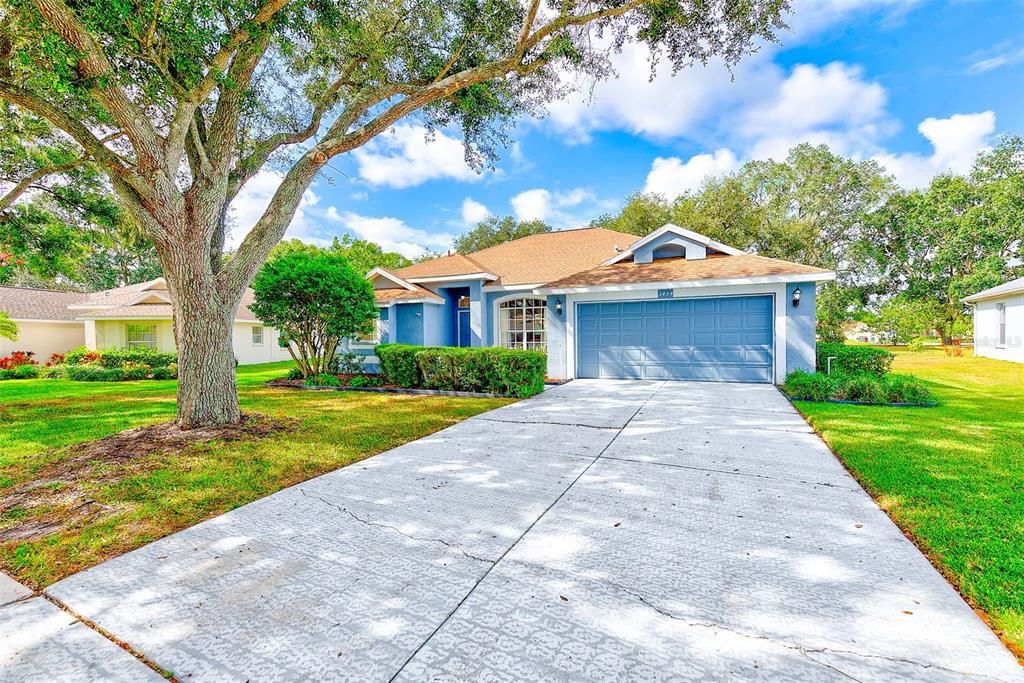 Recently Sold: $325,000 (4 beds, 2 baths, 1960 Square Feet)