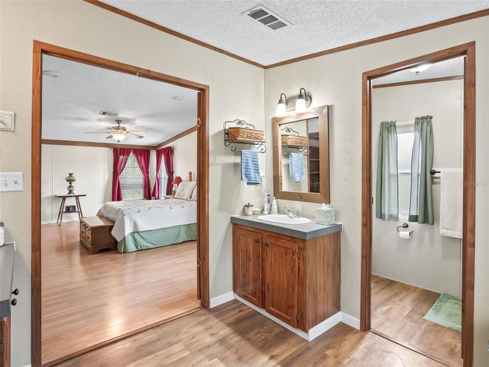 待售: $375,000 (4 贝兹, 2 浴室, 2280 平方英尺)