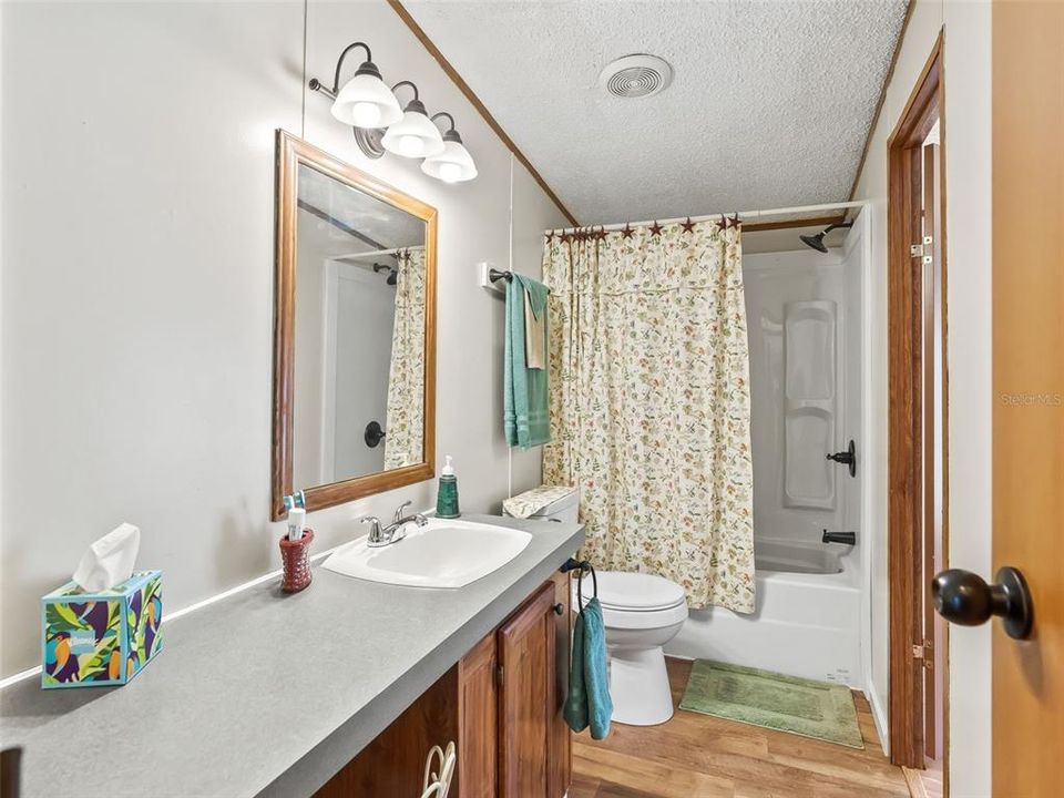 待售: $375,000 (4 贝兹, 2 浴室, 2280 平方英尺)