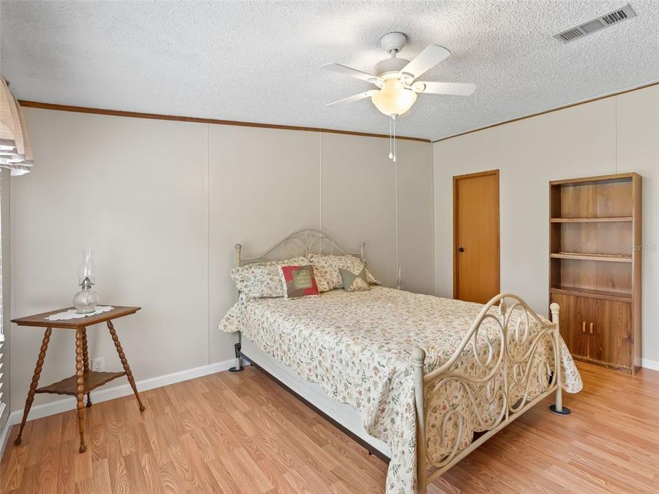 待售: $375,000 (4 贝兹, 2 浴室, 2280 平方英尺)