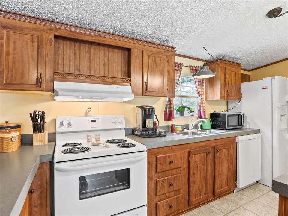 待售: $375,000 (4 贝兹, 2 浴室, 2280 平方英尺)