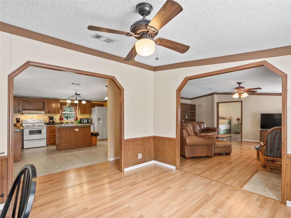 待售: $375,000 (4 贝兹, 2 浴室, 2280 平方英尺)